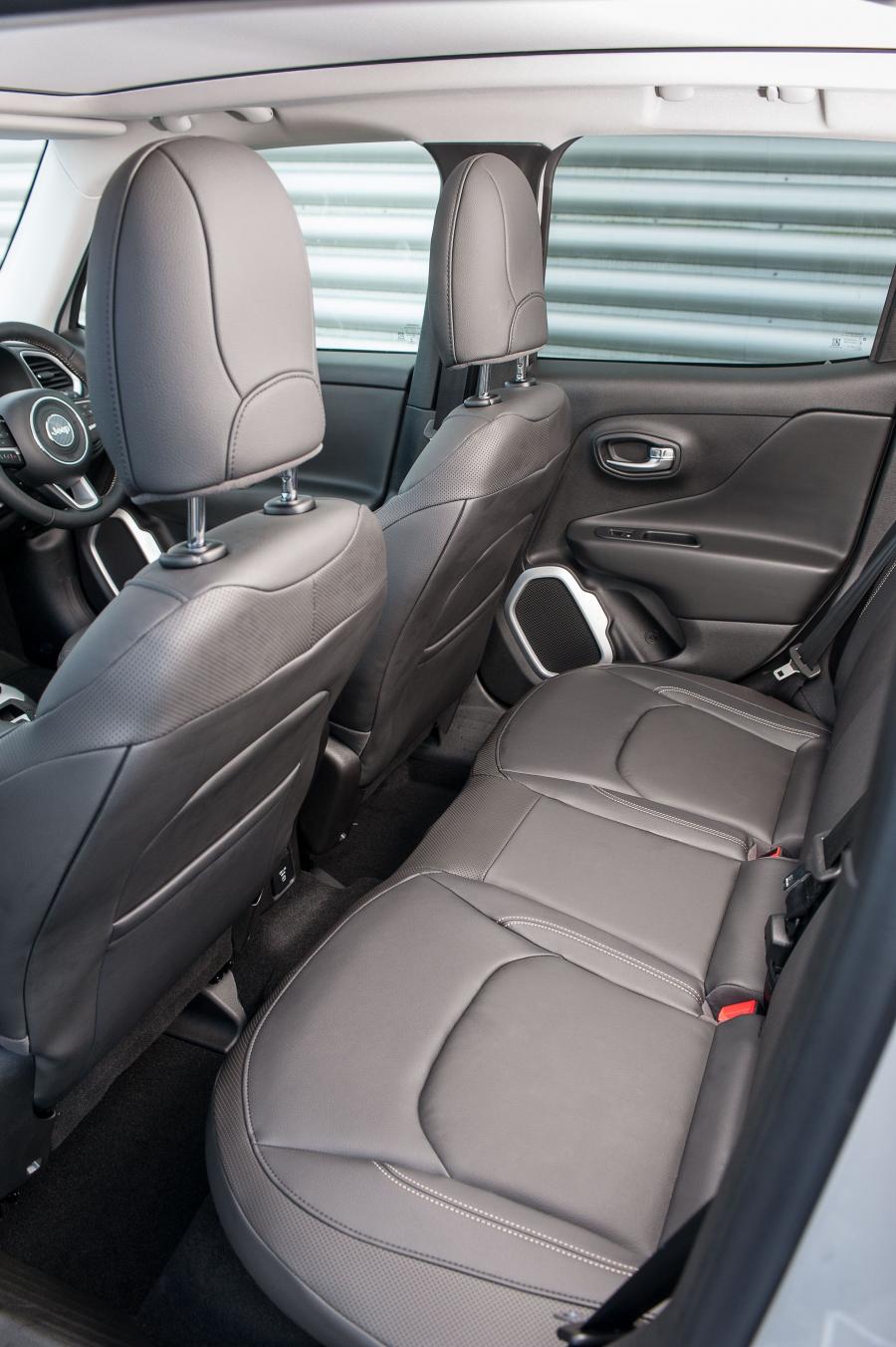  Jeep Renegade Limited 2015 года  (UK) (фото 28 из 30)